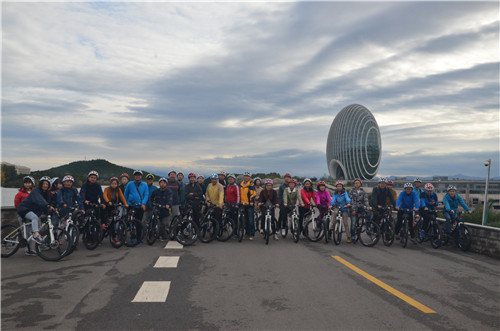 “B体育+风采”赏秋骑行活动圆满结束
